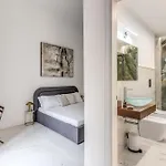 Palazzetto Santa Lucia نابولي