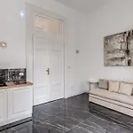 بيت ضيافة Palazzetto Santa Lucia 4*