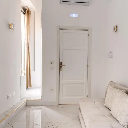 Palazzetto Santa Lucia Neapol