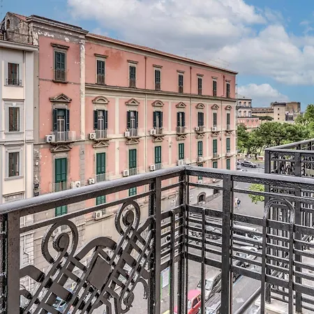 Palazzetto Santa Lucia 4* نابولي